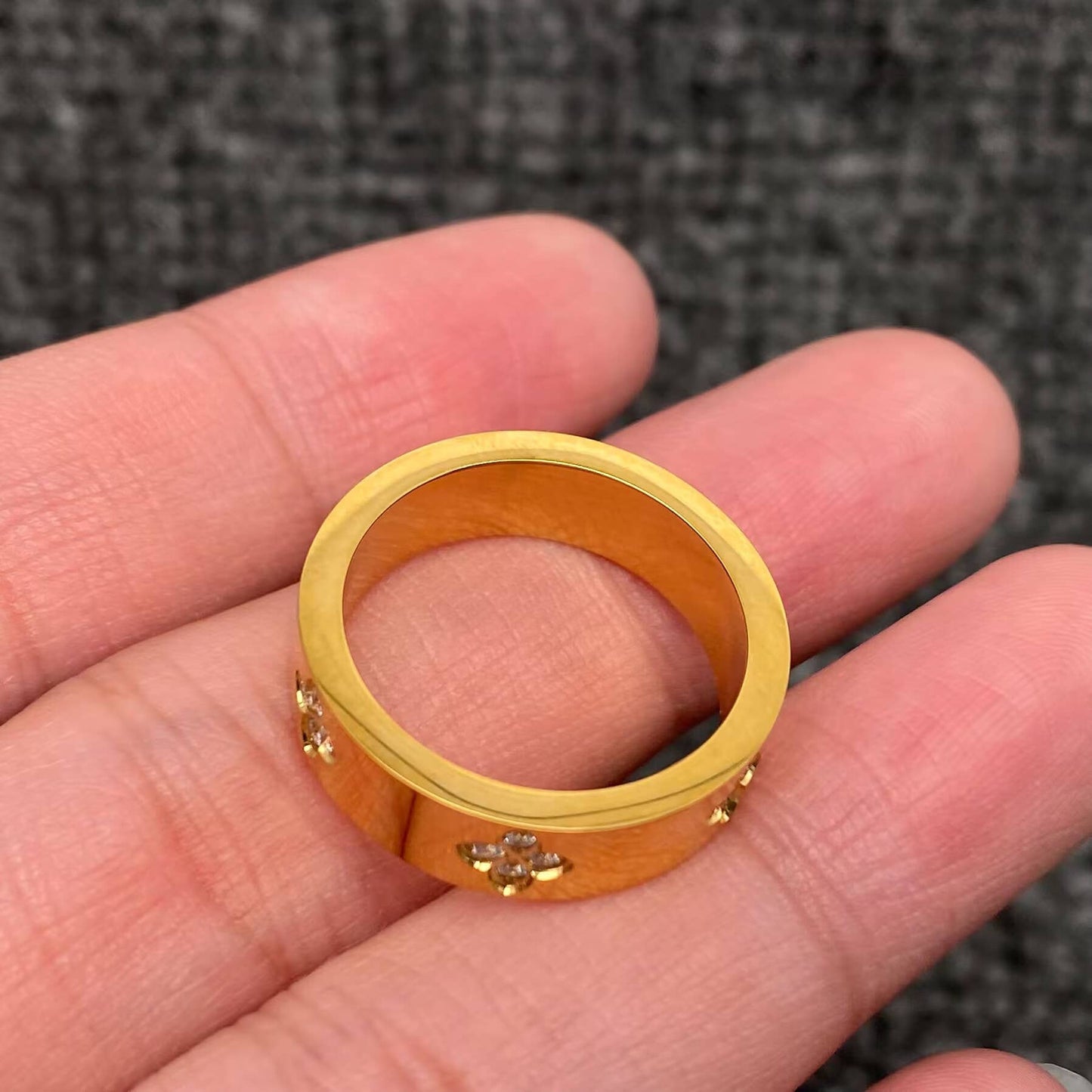 Clover Ring