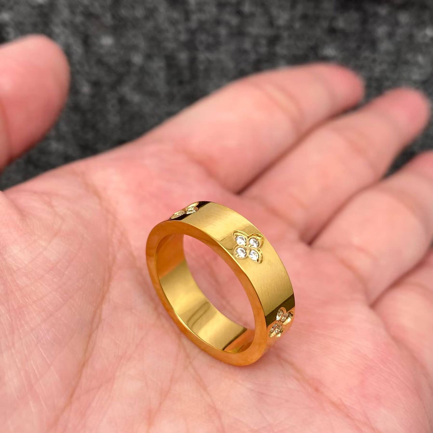 Clover Ring