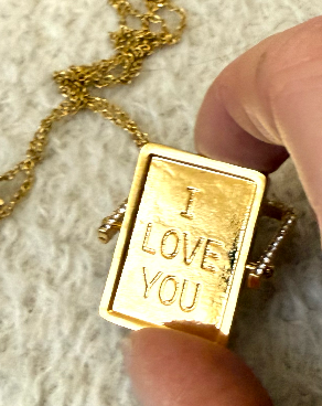 EYE LOVE U- Flip Necklace.