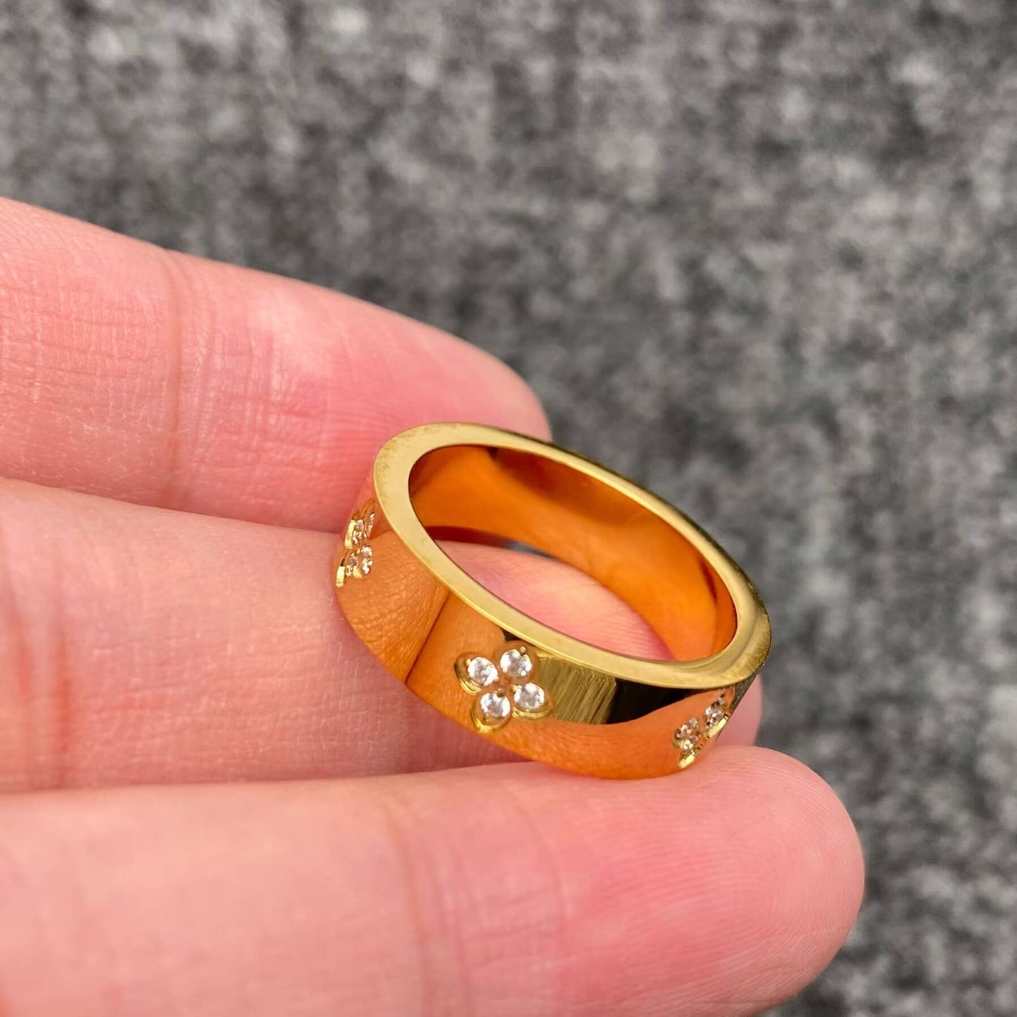 Clover Ring
